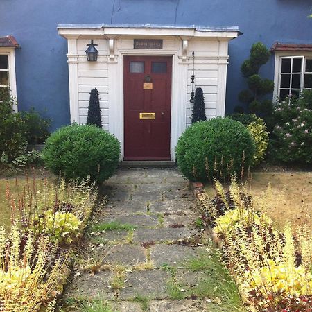Bonningtons Stansted Self Catering Hotel Stansted Mountfitchet Exterior photo
