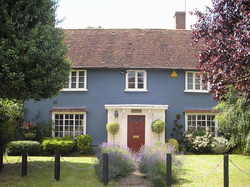 Bonningtons Stansted Self Catering Hotel Stansted Mountfitchet Exterior photo