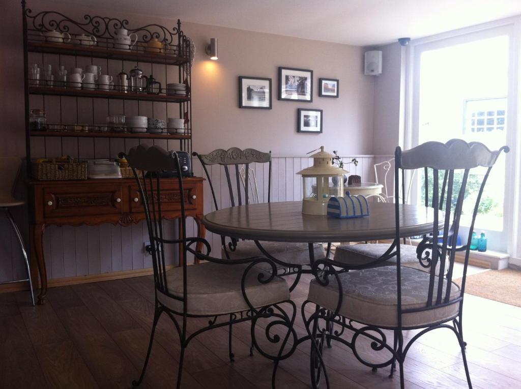 Bonningtons Stansted Self Catering Hotel Stansted Mountfitchet Room photo