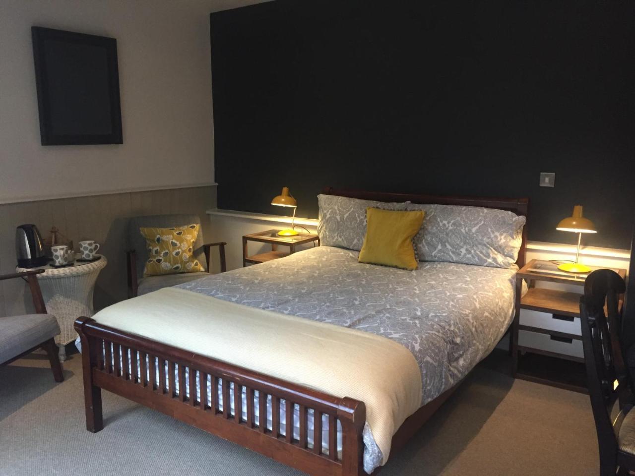 Bonningtons Stansted Self Catering Hotel Stansted Mountfitchet Exterior photo