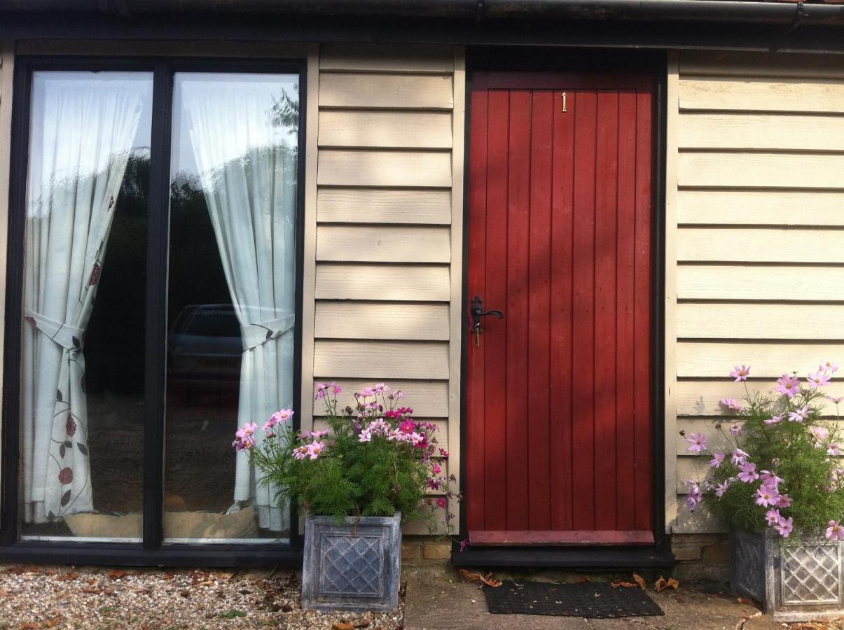 Bonningtons Stansted Self Catering Hotel Stansted Mountfitchet Room photo